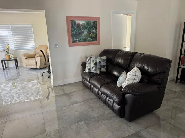Residence photo 8
