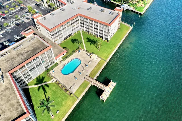 Paradise Harbour North Palm Beach Unit 408 photo 3
