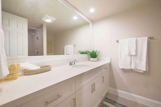 Unit 202 photo 21