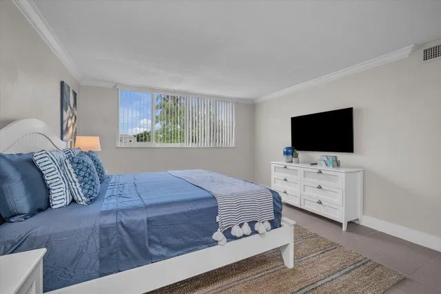 Unit 202 photo 54