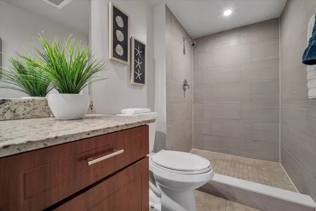Unit 202 photo 56