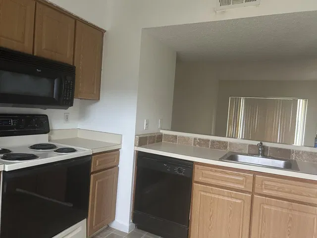 Unit 202 photo 18