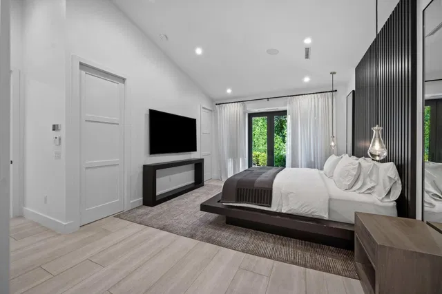 Residence photo 12
