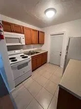 Unit B photo 3