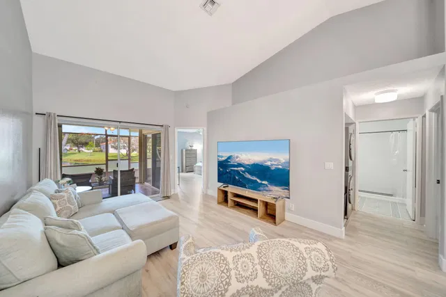  Residence photo 19