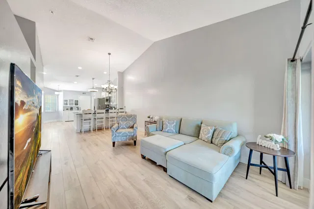  Residence photo 24