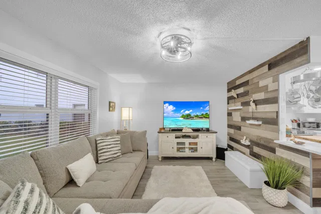  Residence photo 5
