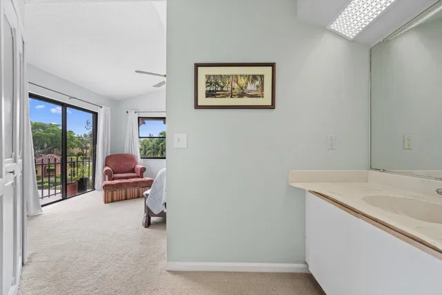 Residence photo 11