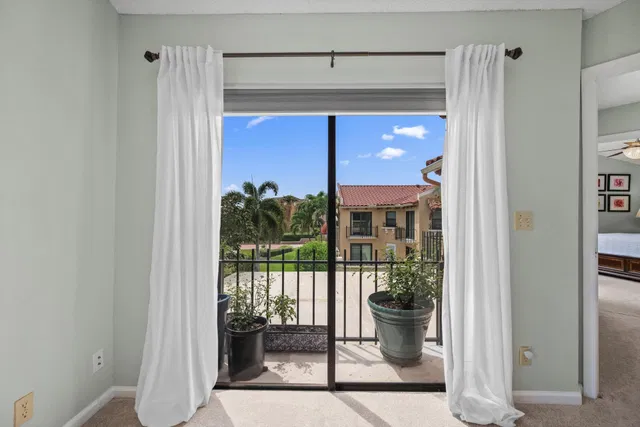 Residence photo 25