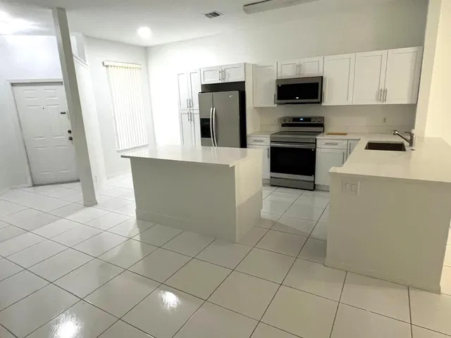 Unit 2 photo 11