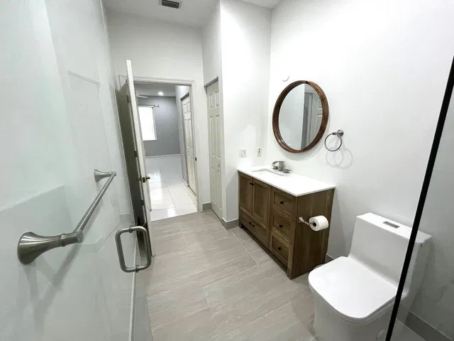 Unit 2 photo 22