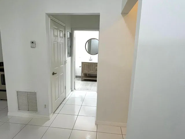 Unit 2 photo 25