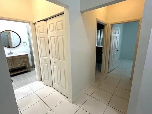 Unit 2 photo 26