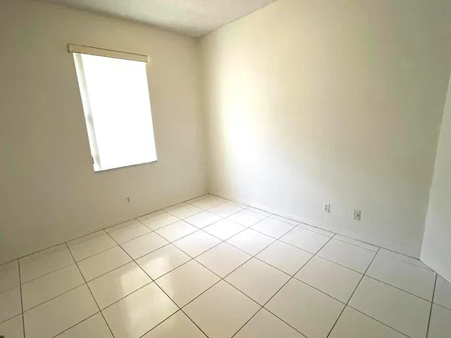Unit 2 photo 29
