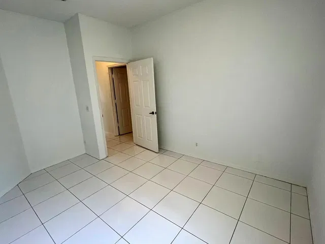 Unit 2 photo 30