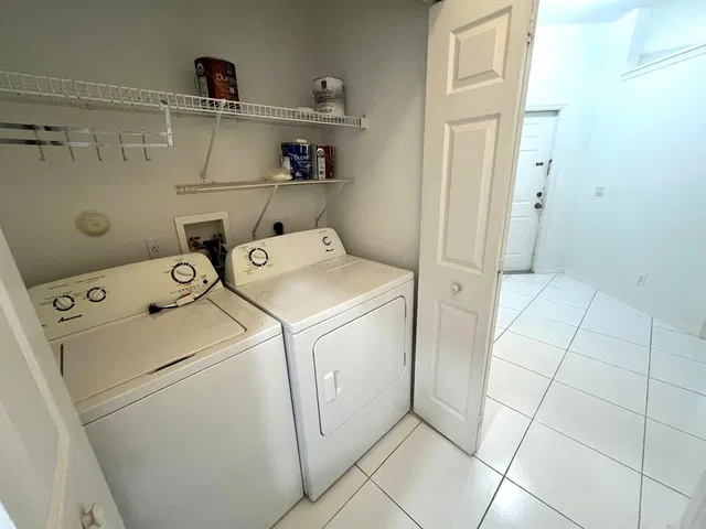 Unit 2 photo 32