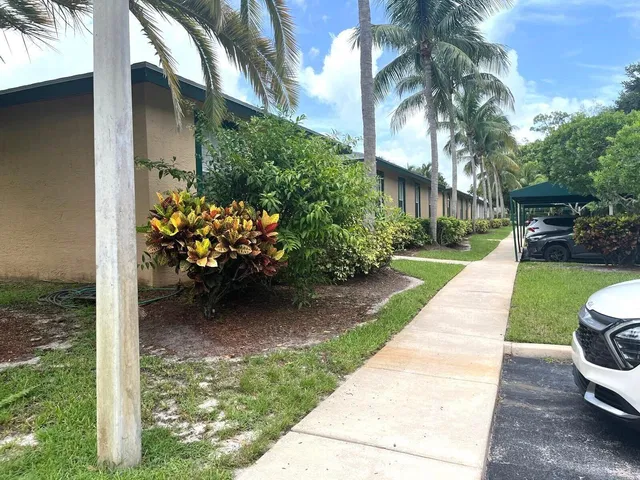 Unit 2 photo 35