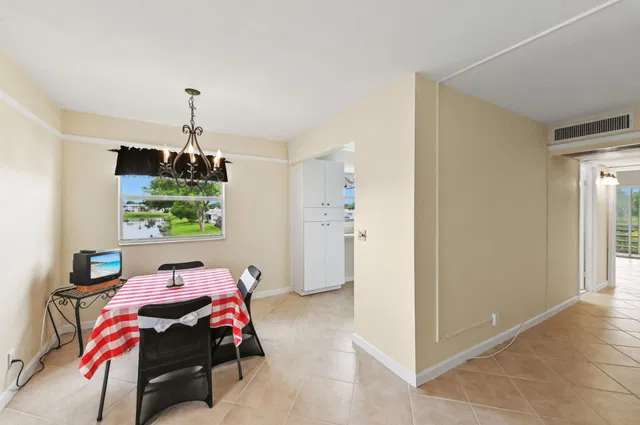Residence photo 6