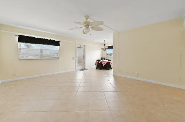 Residence photo 32