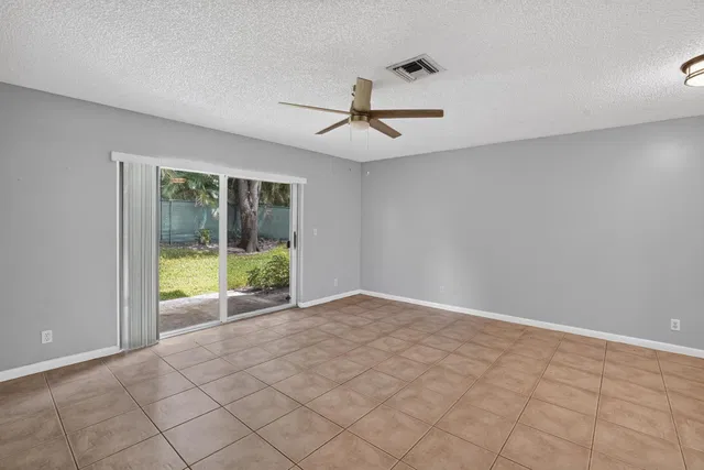 Residence photo 5