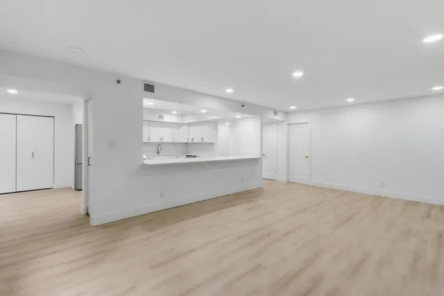 Unit 111 photo 14