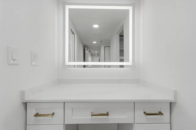 Unit 111 photo 22