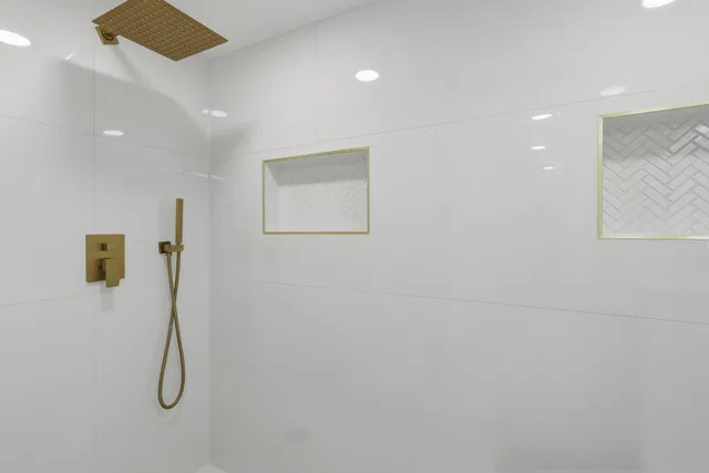 Unit 111 photo 24