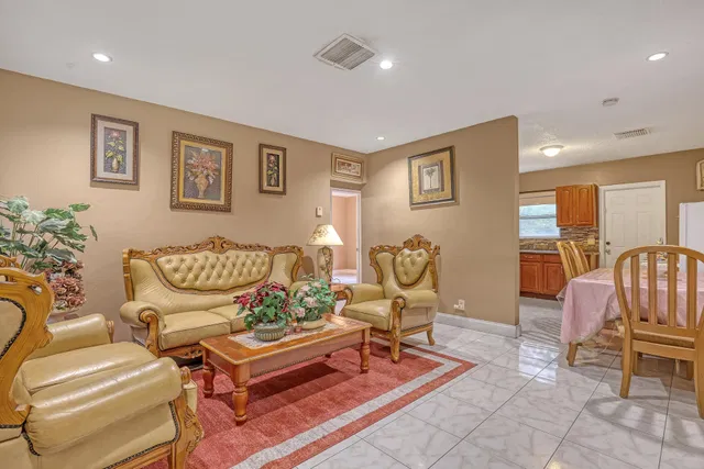 Residence photo 6