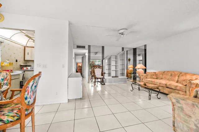 Residence photo 3