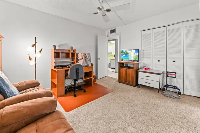 Residence photo 16