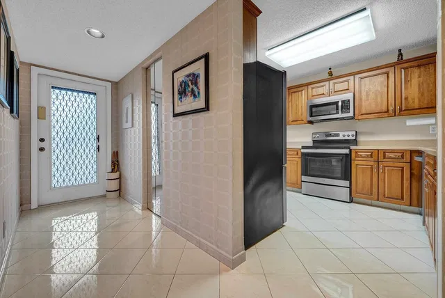 Unit 205 photo 2