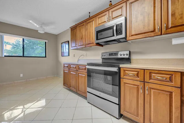 Unit 205 photo 5