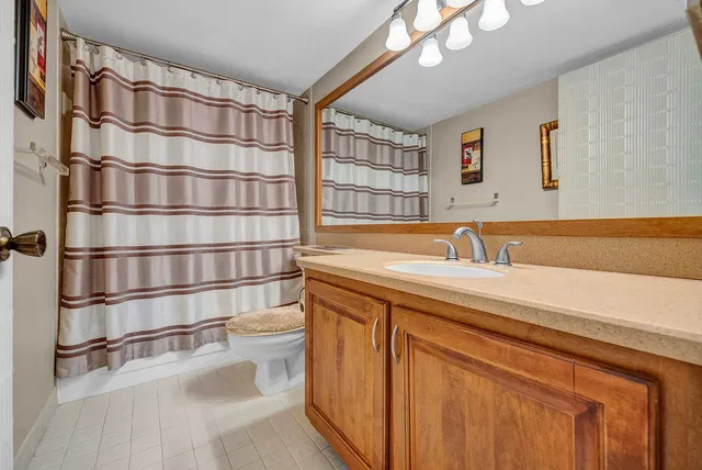 Unit 205 photo 25