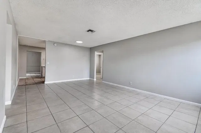 Residence photo 5