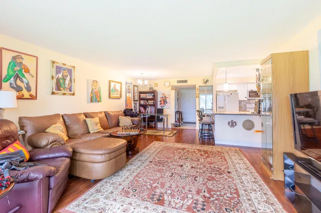 Residence photo 8