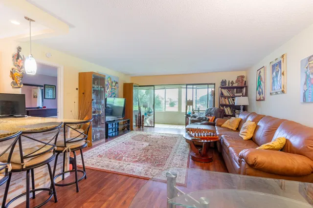 Residence photo 9