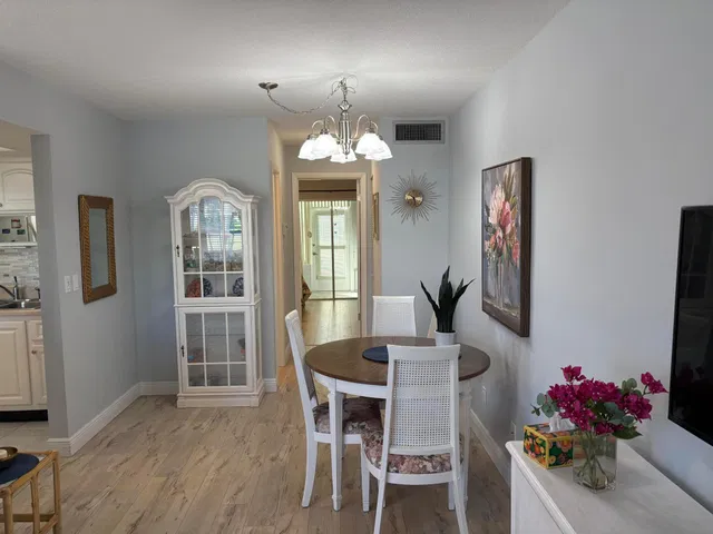 Unit 146-2 photo 2