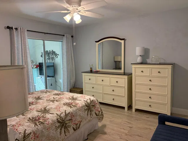 Unit 146-2 photo 6