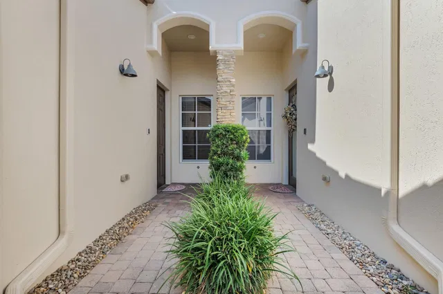 Residence photo 3