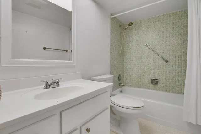 Unit 103 photo 16