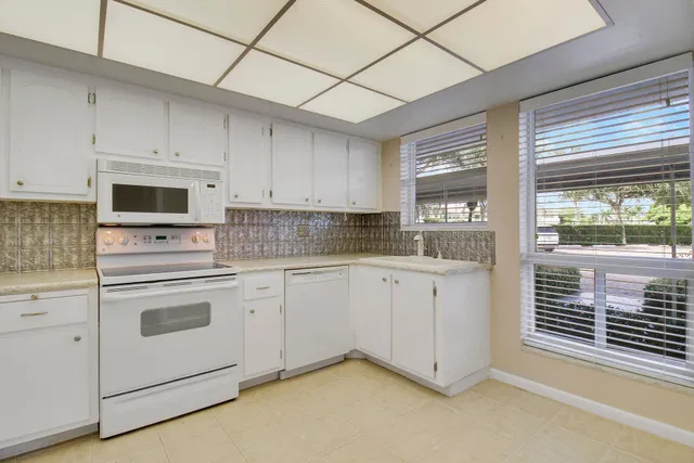 Unit 103 photo 20