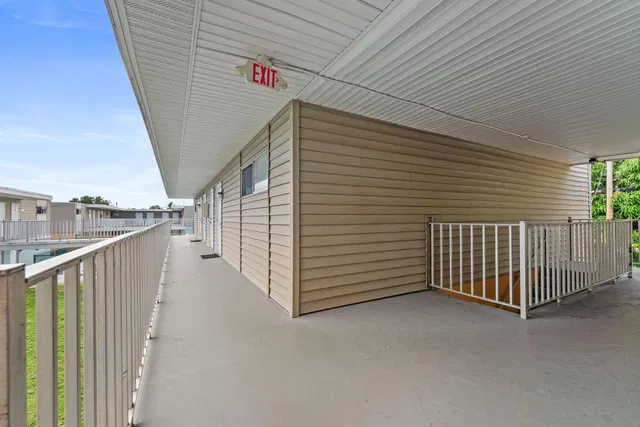 Unit B215 photo 2