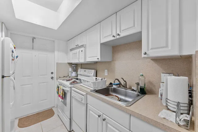 Unit B215 photo 8