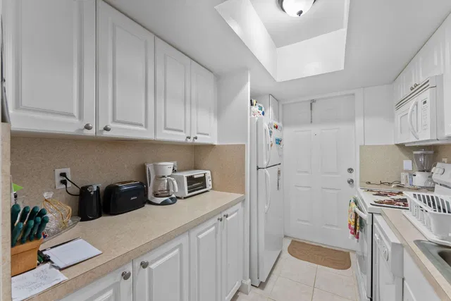 Unit B215 photo 9