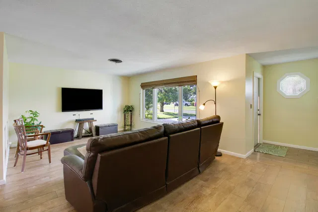  Residence photo 8