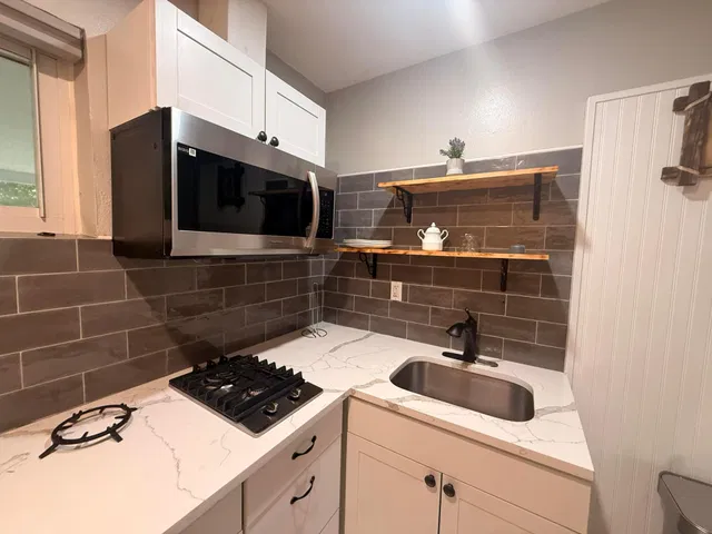 Residence photo 4