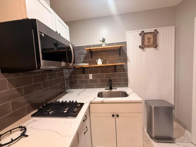 Residence photo 5