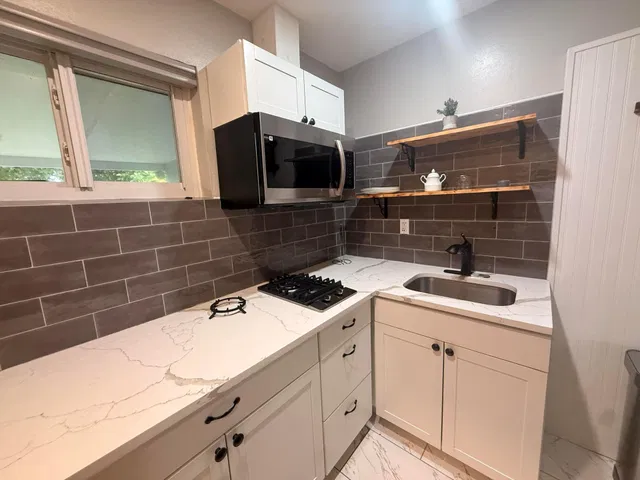 Residence photo 6
