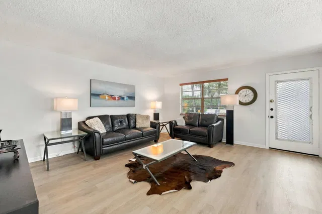  Residence photo 7