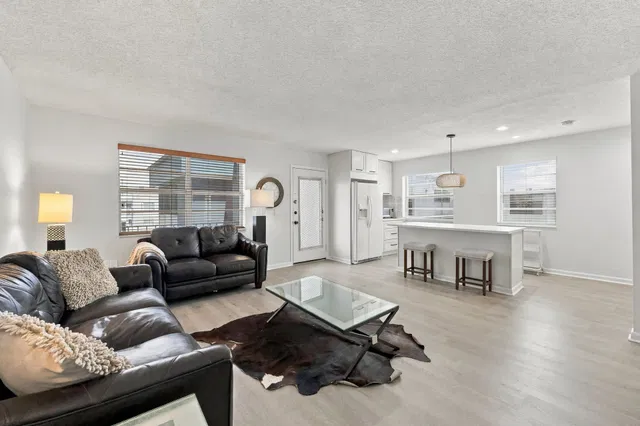  Residence photo 8